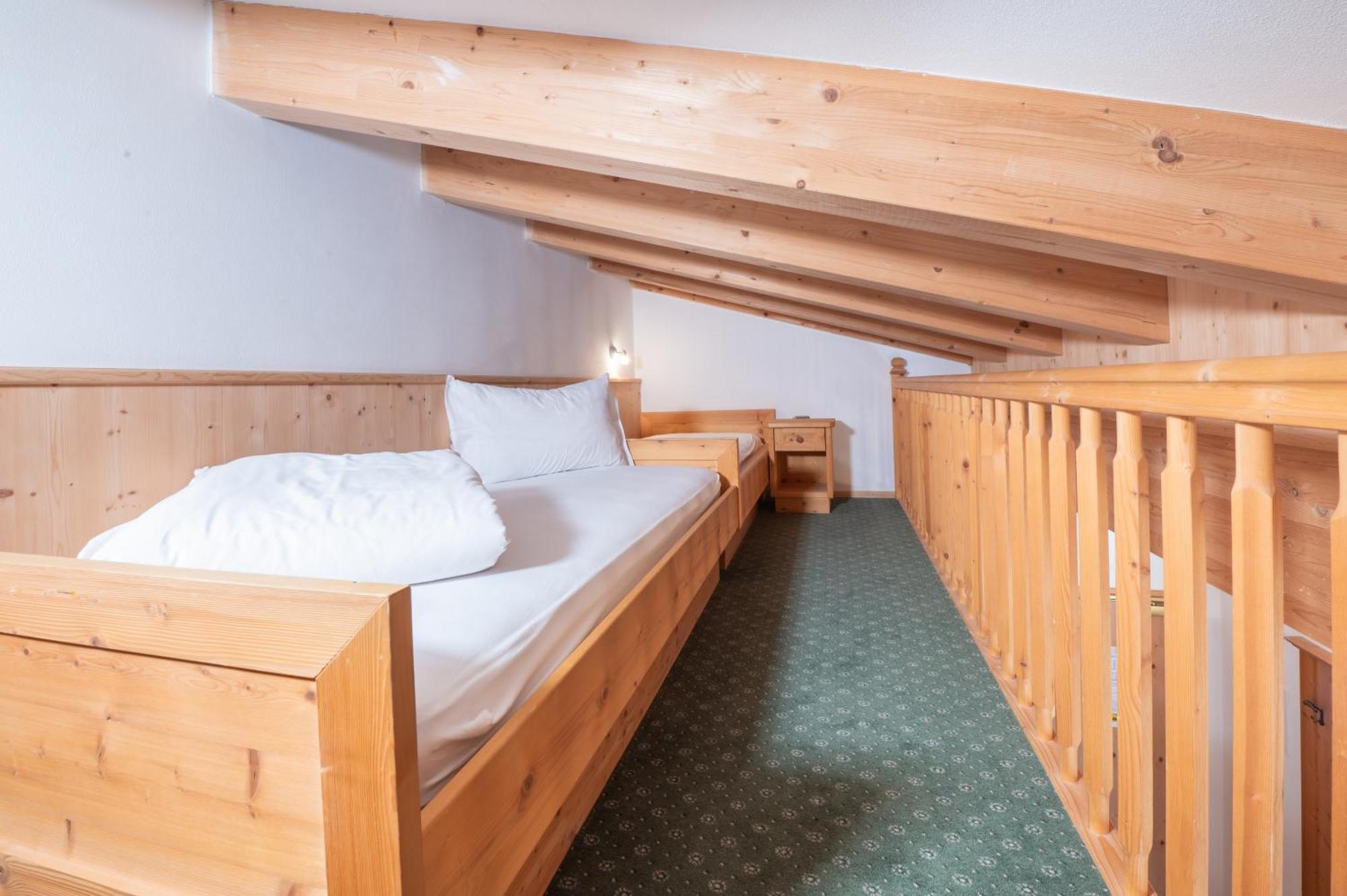 Uetia De Boerz Hotel San Martino in Badia Room photo